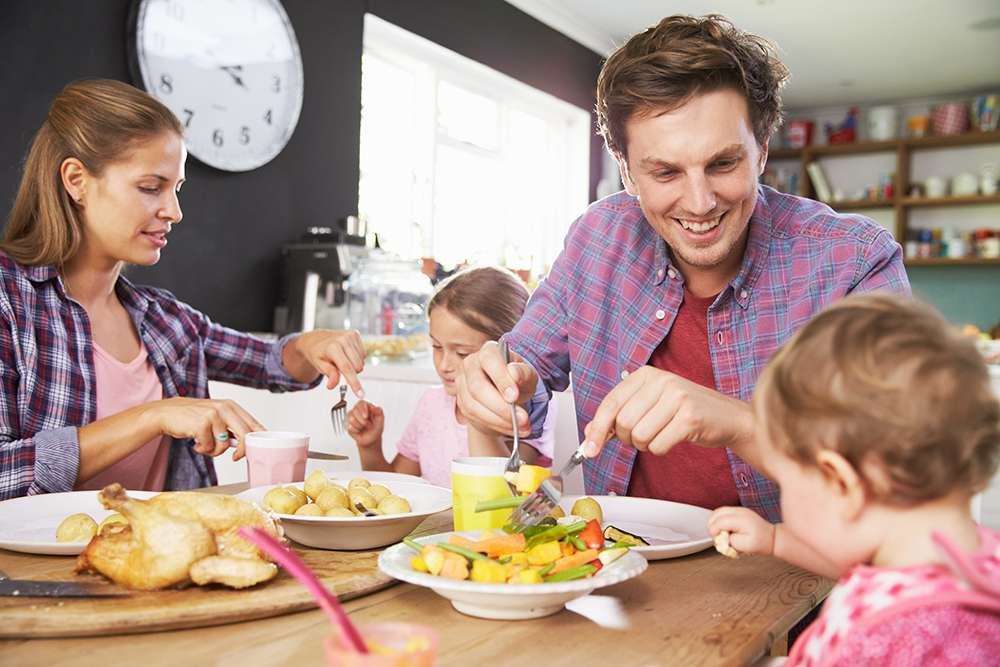 Le rôle des parents et des enfants lors des repas familiaux | Fondation OLO