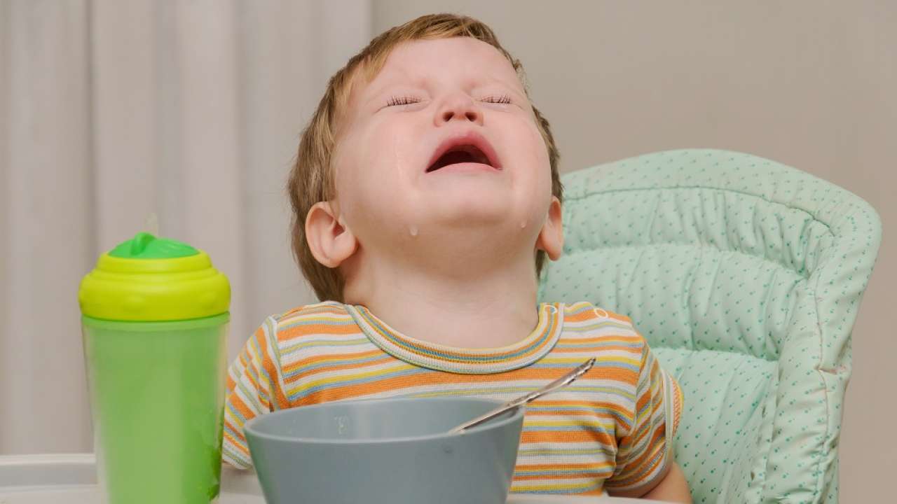 Enfant qui pleure tout le temps: 4 astuces qui marchent !